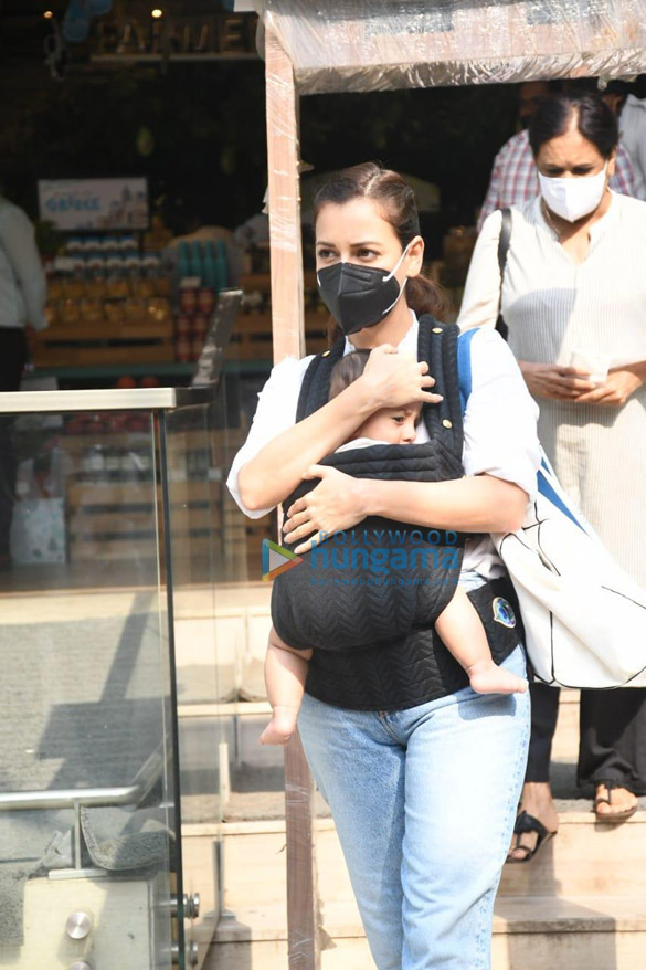 photos dia mirza snapped with her child at food hall 3