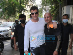 Photos: Fardeen Khan snapped with Hakim Aalim outside the latter’s salon in Bandra