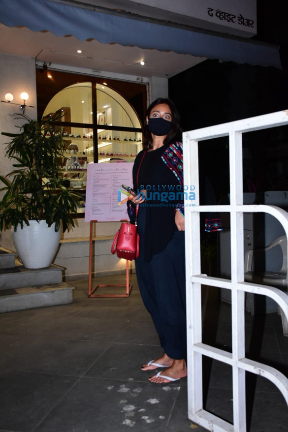 photos ileana dcruz spotted at white door in bandra 1