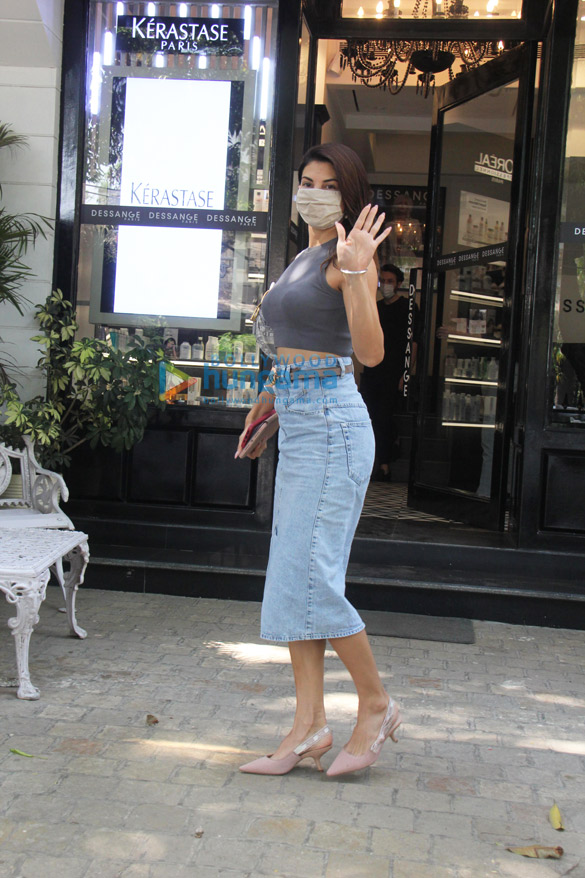 Photos: Jacqueline Fernandez spotted outside a salon in Bandra Photos: Jacqueline Fernandez spotted outside a salon in Bandra