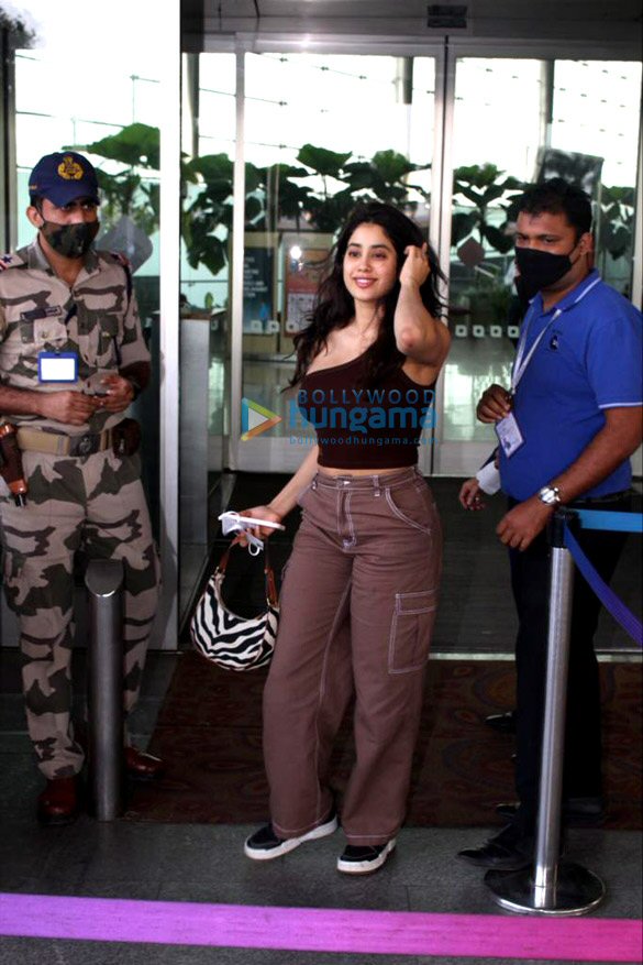 photos janhvi kapoor aditi rao hydari shama sikander and athiya shetty snapped at the mumbai airport 2