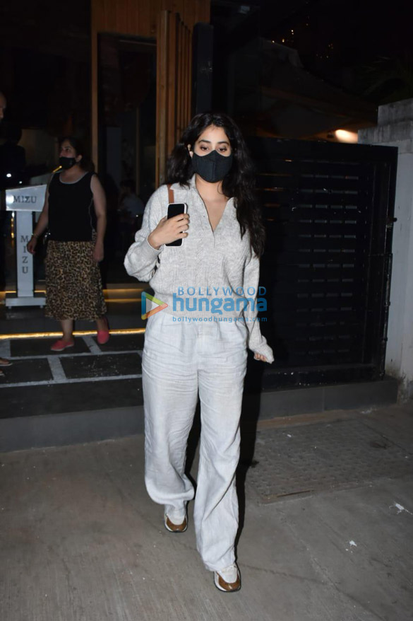 photos janhvi kapoor sports a casual attire as she gets snapped at mizu in bandra 2