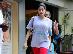 Photos: Janhvi Kapoor spotted in Bandra