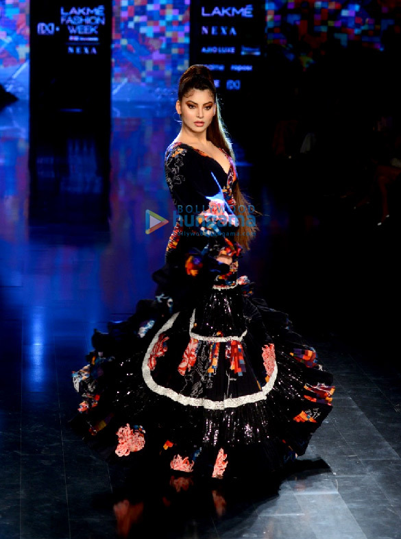 photos kangana ranaut pooja hegde nargis fakhri and others walk the ramp at lakme fashion week 2022 3