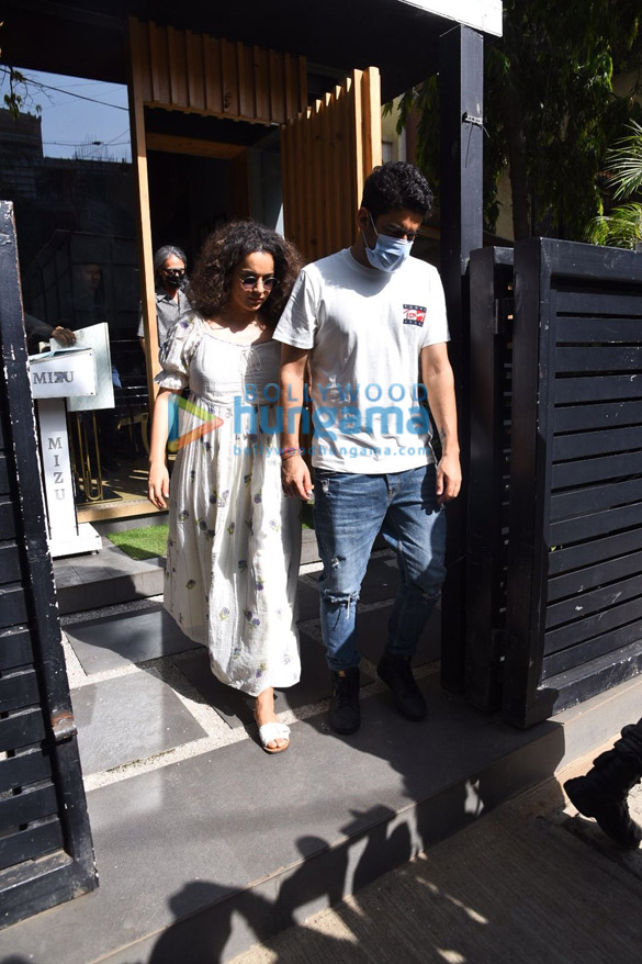 photos kangana ranaut and her brother akshit ranaut snapped at a restaurant in bandra 2