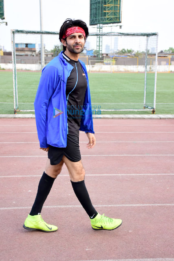 Photos: Kartik Aaryan, Ishaan Khatter, Ibrahim Ali Khan, and others snapped during a football match in Bandra Photos: Kartik Aaryan, Ishaan Khatter, Ibrahim Ali Khan, and others snapped during a football match in Bandra