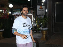Photos: Kartik Aaryan keeps it casual as he steps out in Bandra
