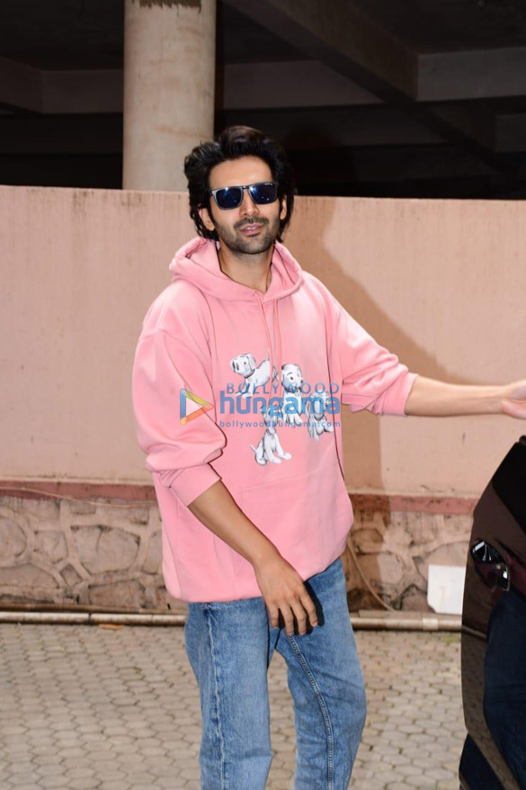 photos kartik aaryan snapped at sanjay leela bhansalis office in juhu 5