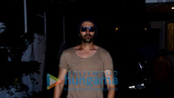 Photos: Kartik Aaryan snapped at a dubbing studio in Juhu