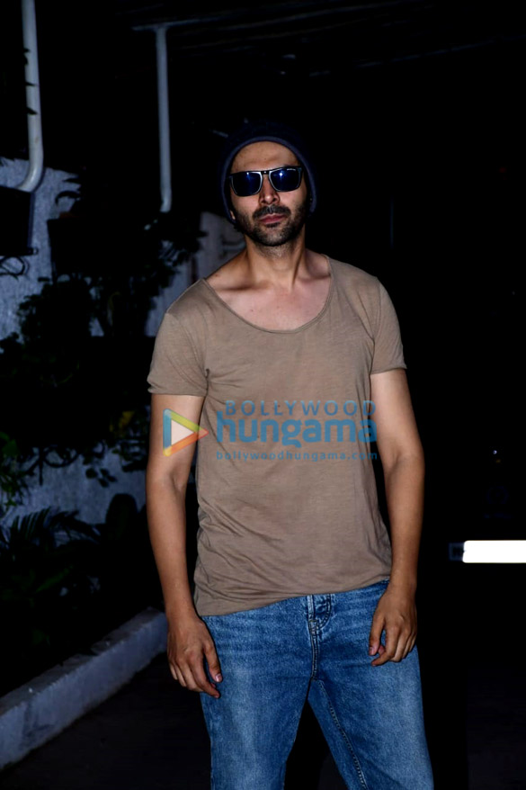 photos kartik aaryan snapped at a dubbing studio in juhu 4 3