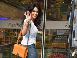 Photos: Mallika Sherawat snapped in a casual avatar at Foodhall