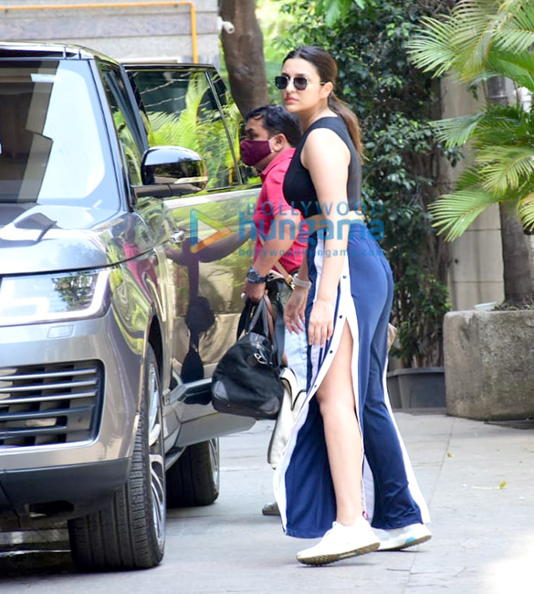 photos parineeti chopra spotted at bandra 4