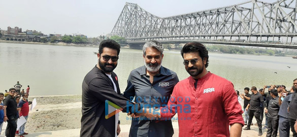 photos rrr actors ram charan and jr ntr along with director ss rajamouli visit the howrah bridge in west bengal 2