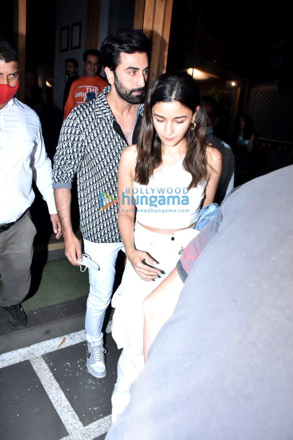 photos ranbir kapoor alia bhatt and saiyami kher snapped at mizu restaurant in bandra 6