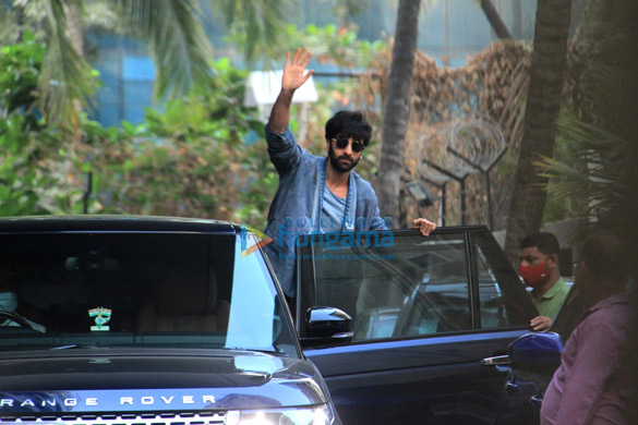 photos ranbir kapoor sports a rugged look as he gets spotted at t series office in andheri 2