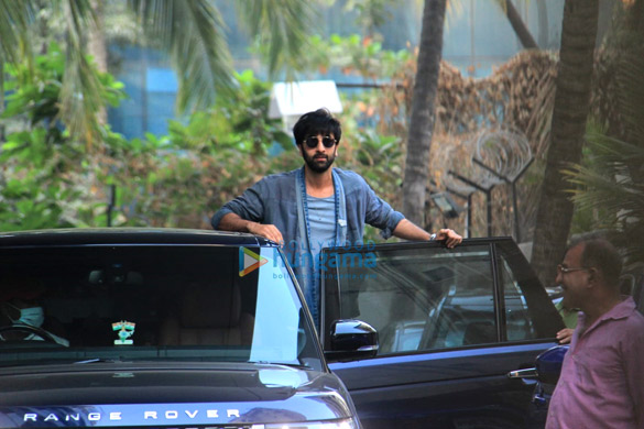 photos ranbir kapoor sports a rugged look as he gets spotted at t series office in andheri 3