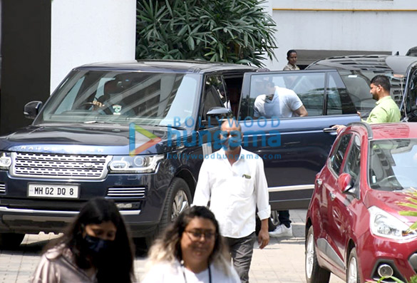 photos ranbir kapoor spotted in bandra 2