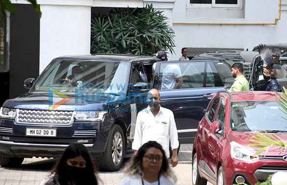 photos ranbir kapoor spotted in bandra 3