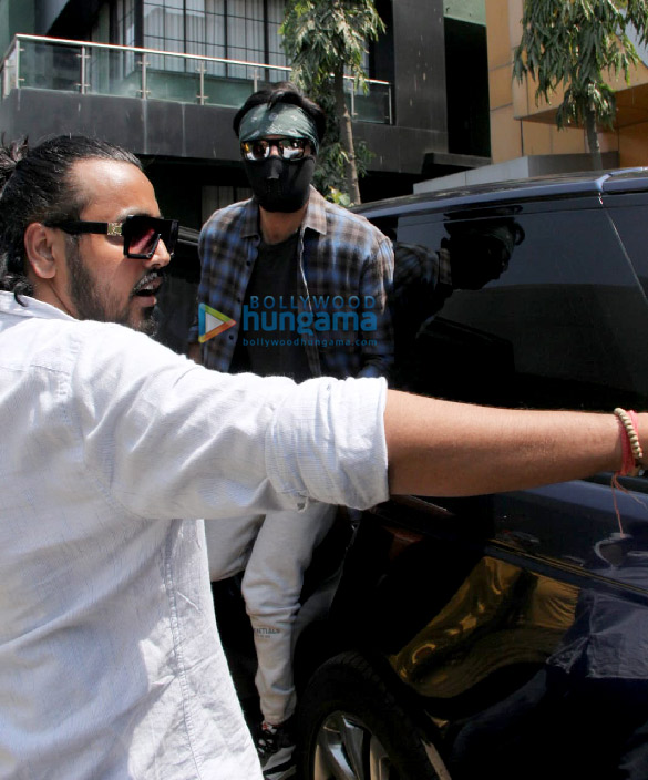 photos ranbir kapoor spotted in a casual avatar in andheri 4