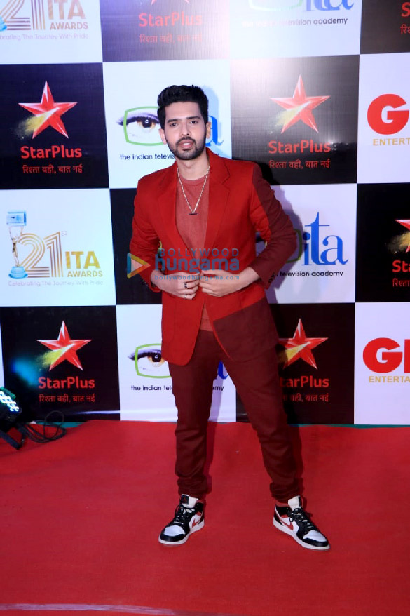 photos rashami desai rakhi sawant among other celebs attend ita awards 2022 5