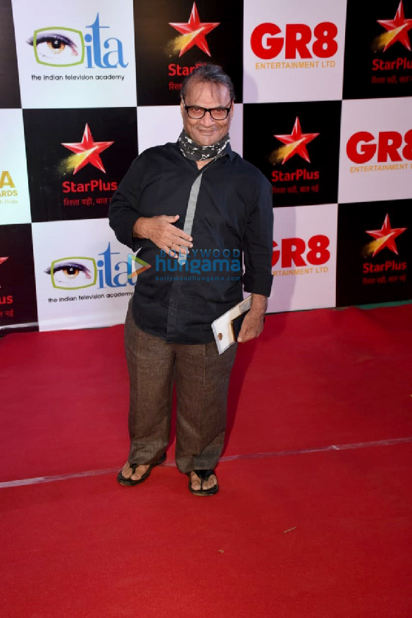 photos rashami desai rakhi sawant among other celebs attend ita awards 2022 8
