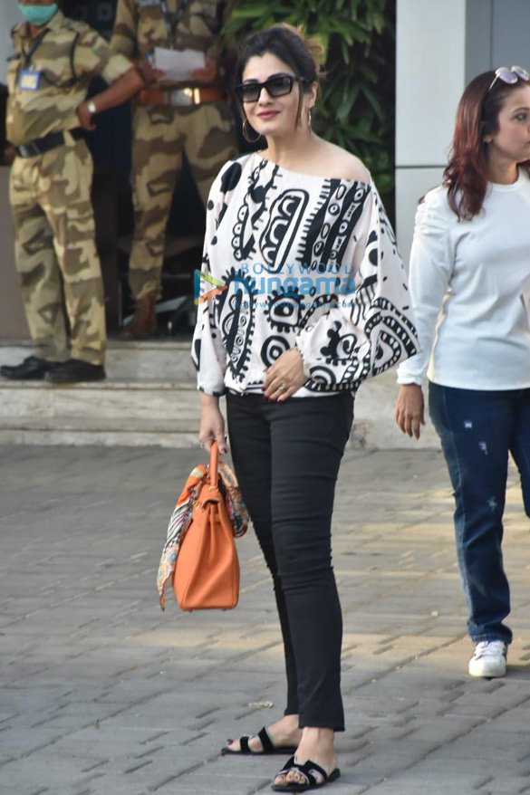 Photos: Raveena Tandon and Sanjay Dutt clicked at Kalina Airport