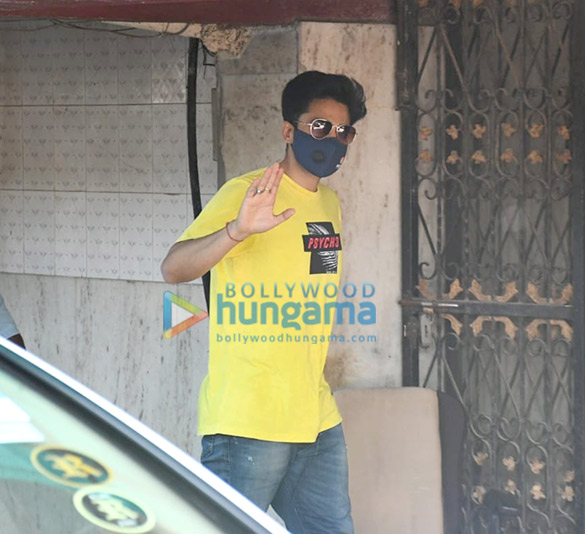 photos rhea chakraborty and jackky bhagnani snapped outside their pilates class 4