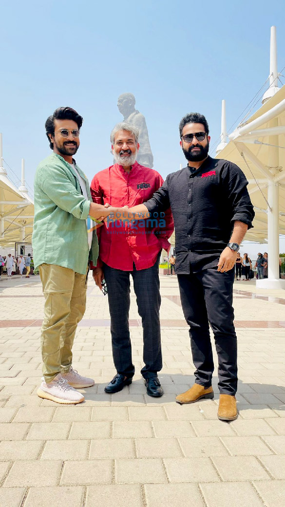 Photos: S. S. Rajamouli, Ram Charan and Jr. NTR mark their presence at Statue of Unity for RRR promotions Photos: S. S. Rajamouli, Ram Charan and Jr. NTR mark their presence at Statue of Unity for RRR promotions