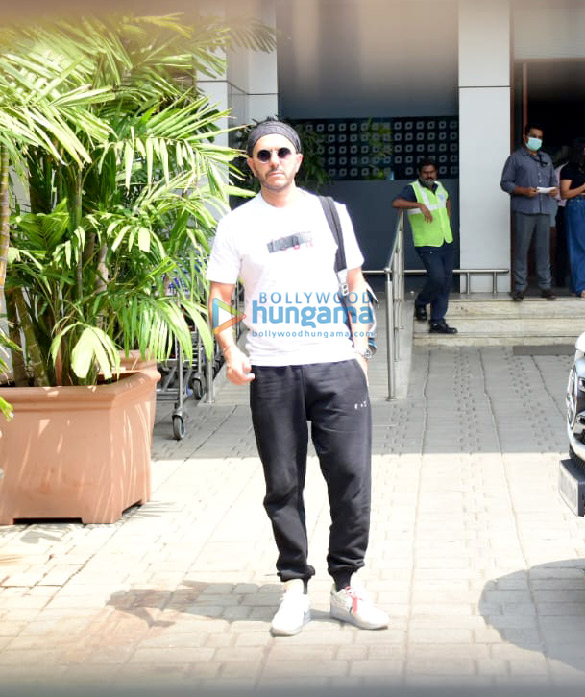 photos sanjay dutt and ritesh sidhwani spotted at kalina airport 2