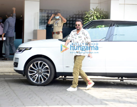 photos sanjay dutt and ritesh sidhwani spotted at kalina airport 3
