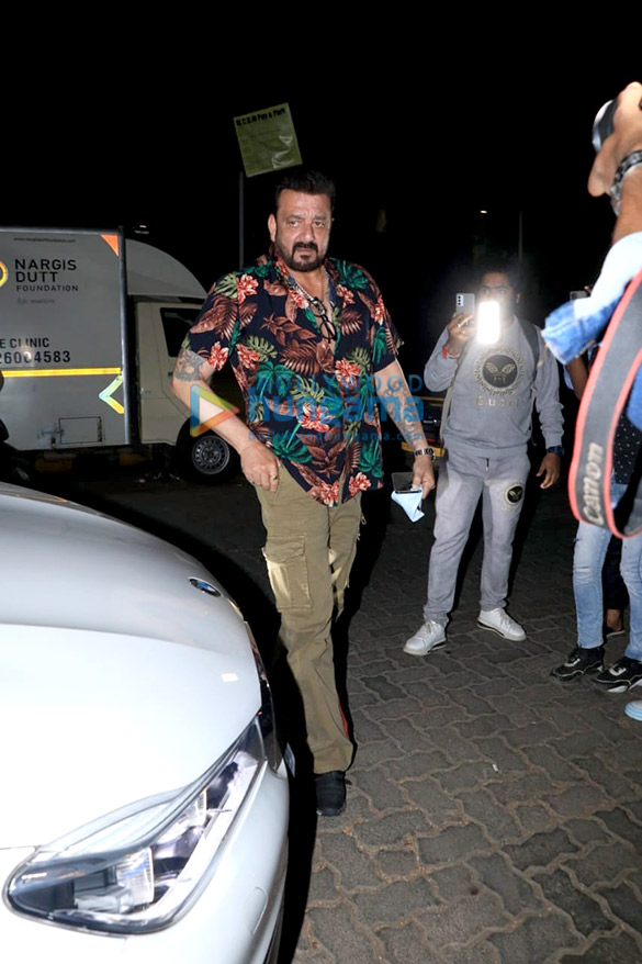 photos sanjay dutt snapped with his family at izumi in bandra 3