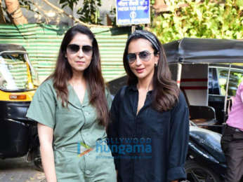 Photos: Seema Khan, Bhavana Pandey, Maheep Kapoor, Anaita Shroff spotted at an exhibition in Bandra