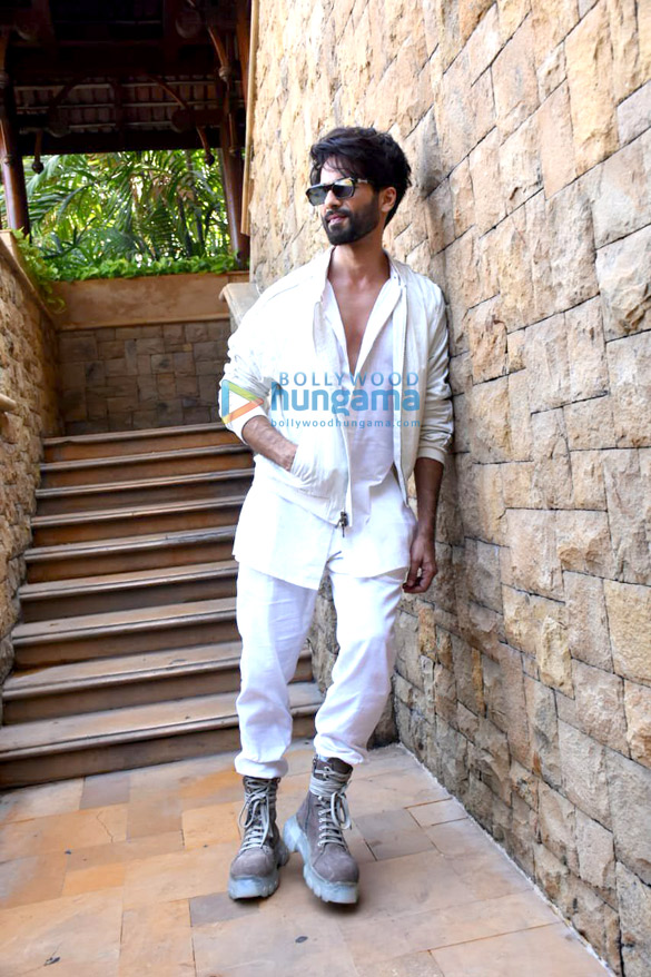 photos shahid kapoor and mrunal thakur snapped promoting his soon to release film jersey 3