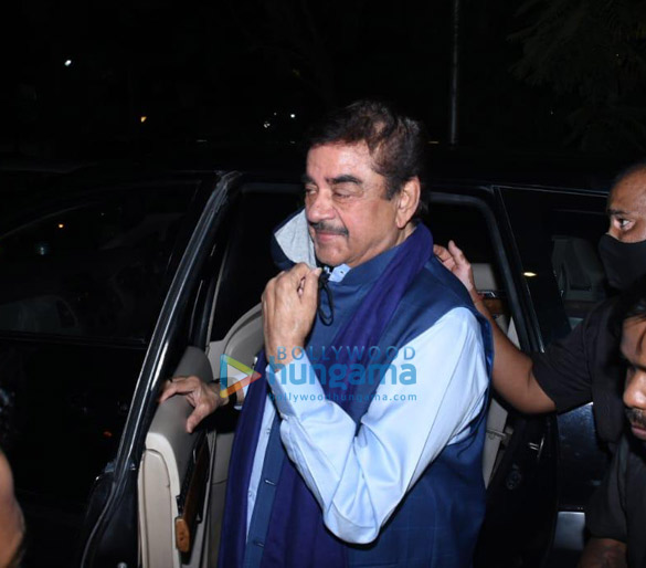 photos shatrughan sinha and poonam sinha attend holi puja 5