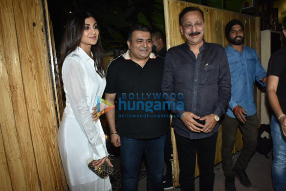 Photos: Shilpa Shetty spotted in an all-white outfit at Binge by Bastian in Khar Photos: Shilpa Shetty spotted in an all-white outfit at Binge by Bastian in Khar