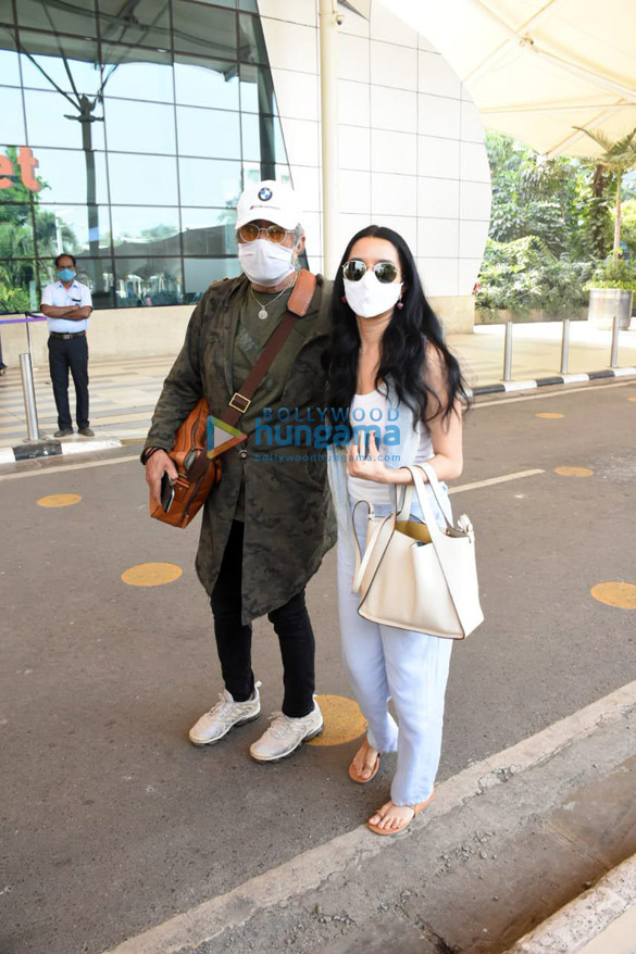 photos shraddha kapoor shakti kapoor diana penty keep it casual and comfy at the mumbai airport 1