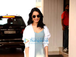 Photos: Shraddha Kapoor strikes a pose for the paparazzi as she visits director Luv Ranjan at his house