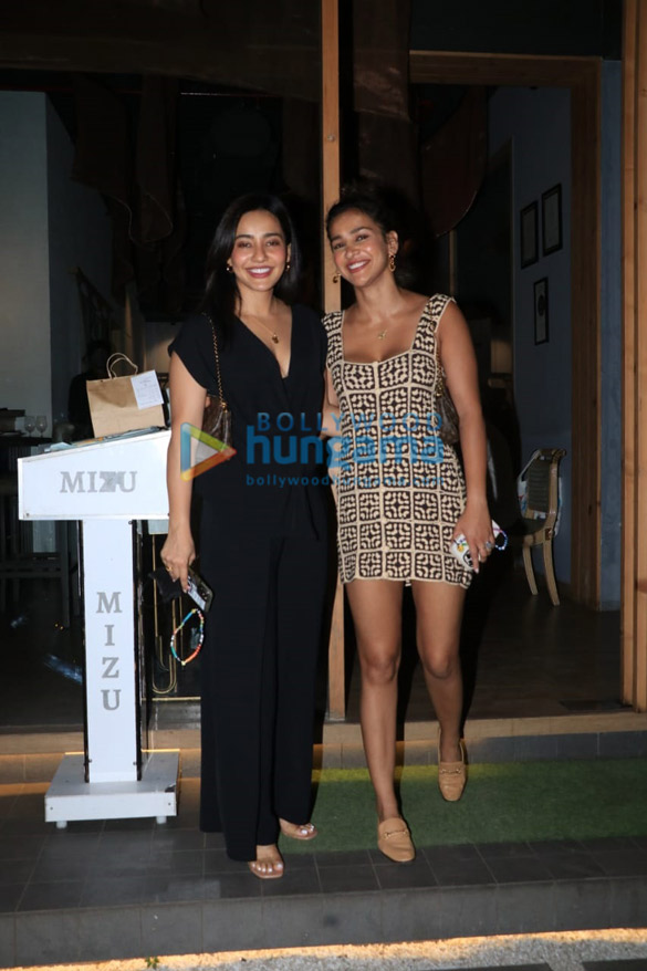 photos sisters neha sharma and aisha sharma snapped at mizu in bandra 2