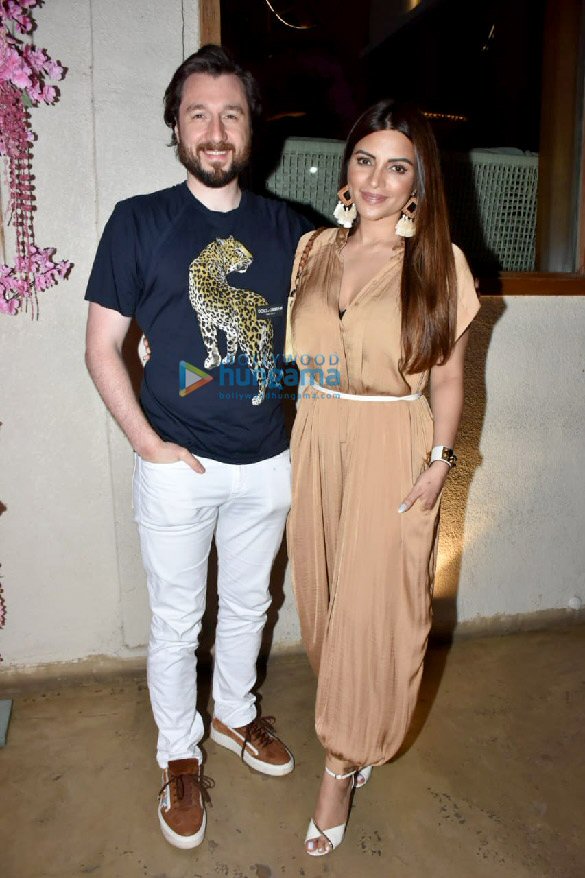 photos sonakshi sinha sooraj pancholi krishna shroff sophie choudry and others snapped at bastian 5