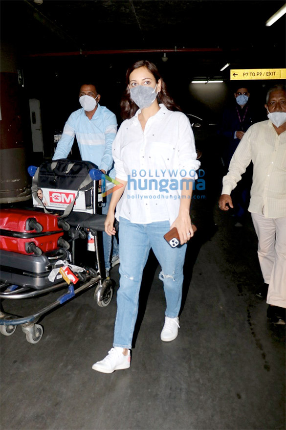 photos taapsee pannu shilpa shetty emraan hashmi and others snapped at the airport1 5