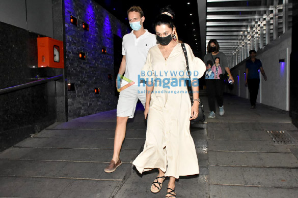photos taapsee pannu spotted with friend at hakkasan in bandra 1