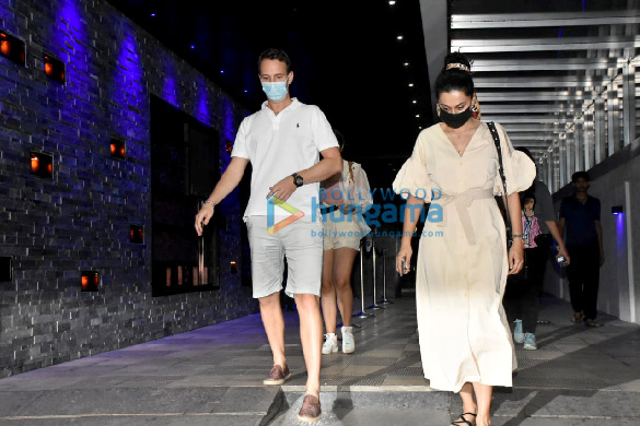 photos taapsee pannu spotted with friend at hakkasan in bandra 3