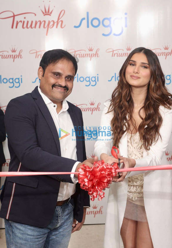 photos tara sutaria opts for an all white outfit for the inauguration of triumphs store in navi mumbai 6