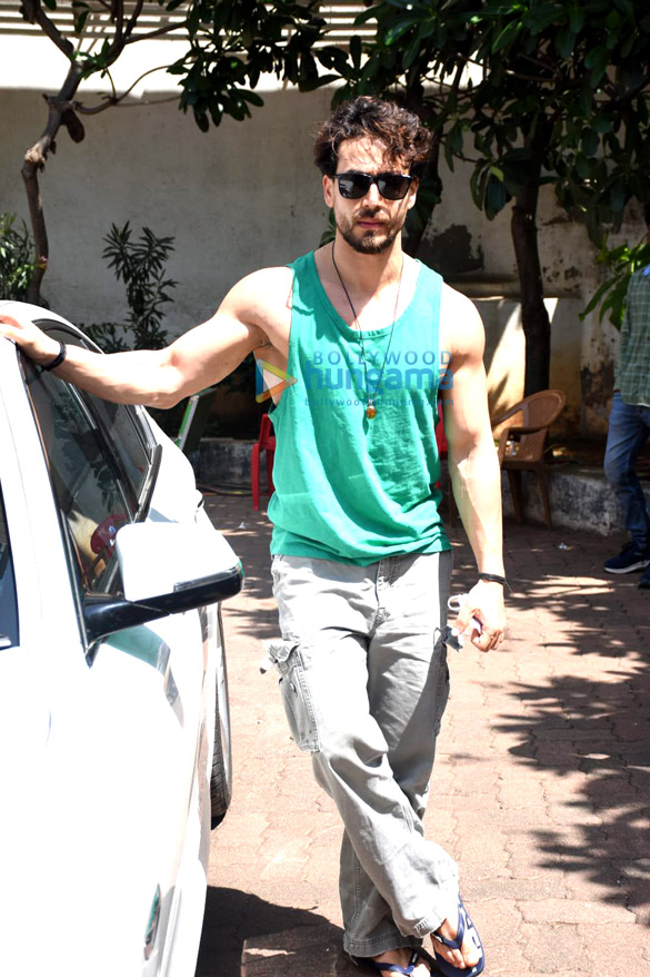 photos tiger shroff snapped on the sets of dance deewane 4