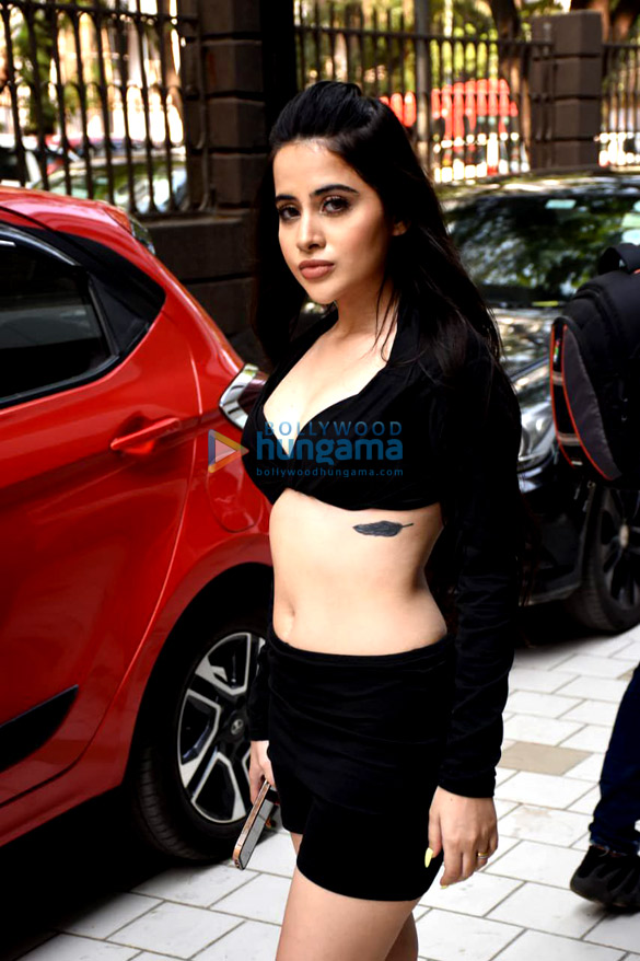 photos urfi javed is a sexy siren in crop top and shorts as she gets snapped in andheri 2