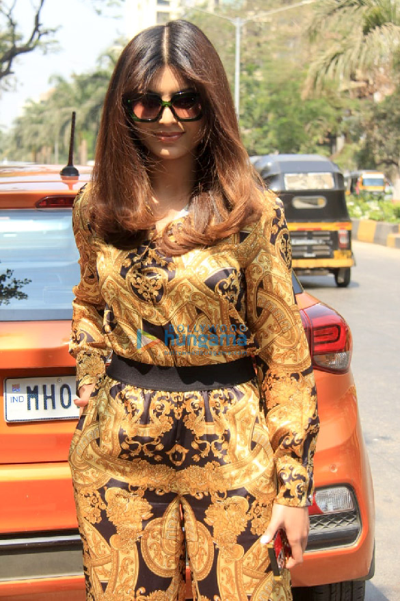 Photos: Urvashi Rautela steps out in a printed outfit in Juhu Photos: Urvashi Rautela steps out in a printed outfit in Juhu