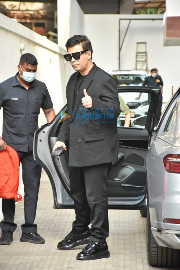 photos varun dhawan and karan johar snapped at the latters office in khar 6