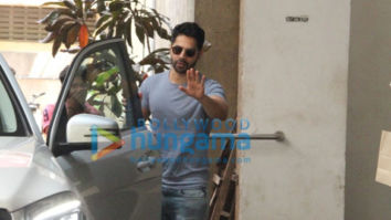 Photos: Varun Dhawan keeps it casual as he gets snapped in Bandra