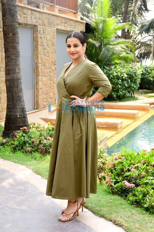 Photos: Vidya Balan spotted promoting her film Jalsa at JW Marriott, Juhu Photos: Vidya Balan spotted promoting her film Jalsa at JW Marriott, Juhu
