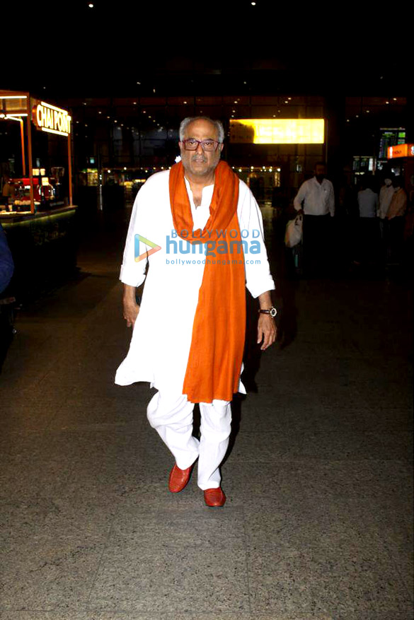 photos virat kohli digangana suryavanshi and boney kapoor snapped at the airport 3